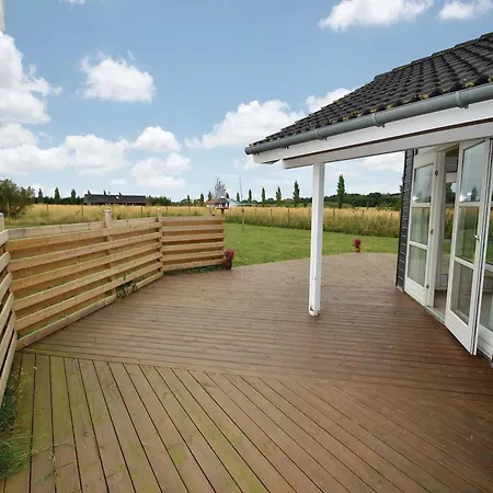 Three-bedroom Holiday In Prázdninový dům Rødby