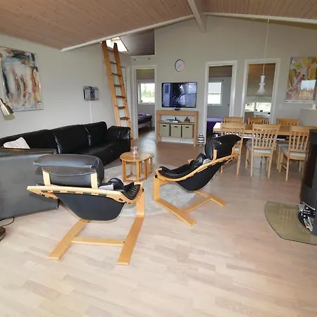 Three-bedroom Holiday In * Rødby